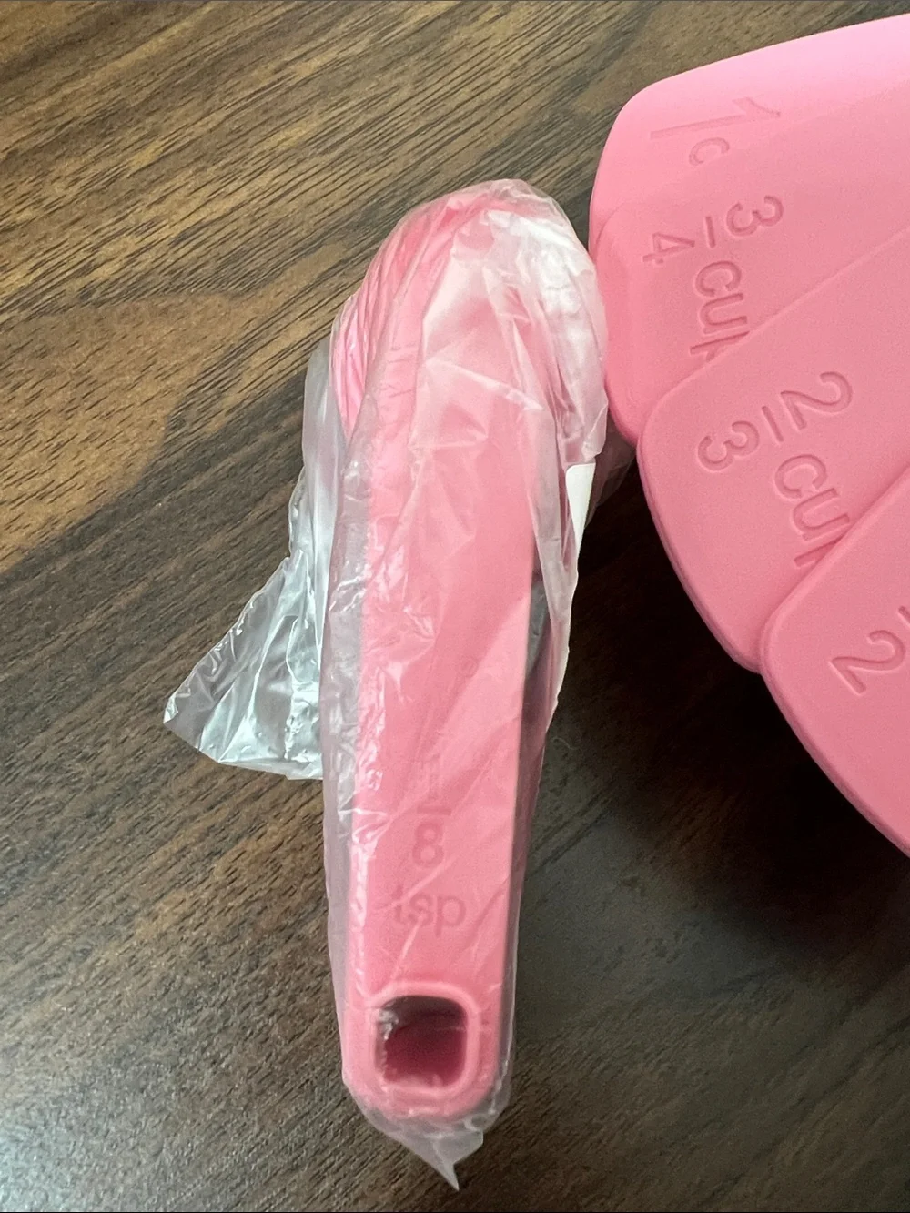 Tupperware Bright Pink Nested Measuring Cups with Matching Measuring Spoons